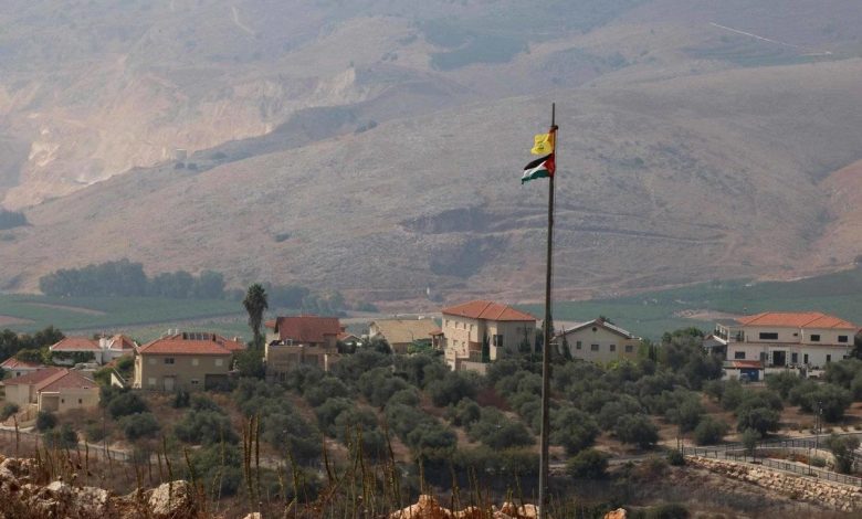 سكان في جنوب لبنان يواصلون أعمالهم رغم القصف الإسرائيلي