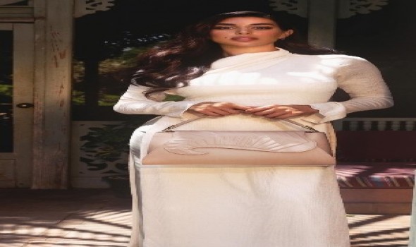 صيحة الفساتين الطويلة الأنيقة صاحبت ياسمين صبري في 2023