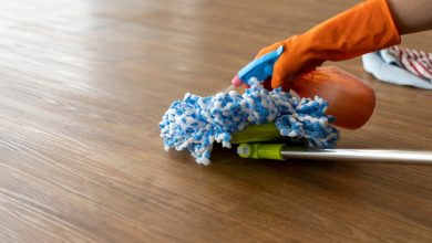 طرق مفضلة في تنظيف الأرضيات الفينيل المنزلية وتلميعها