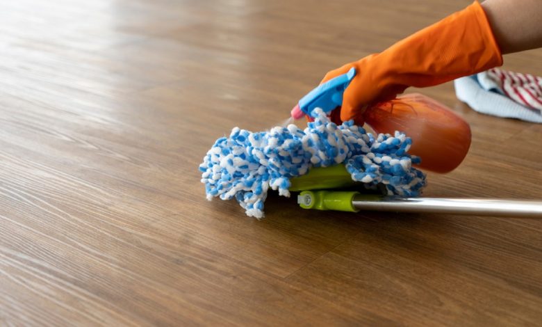 طرق مفضلة في تنظيف الأرضيات الفينيل المنزلية وتلميعها