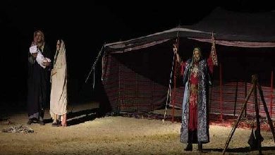 عرض «الذيب» في رابع أيام مهرجان الشارقة للمسرح الصحراوي (صور)