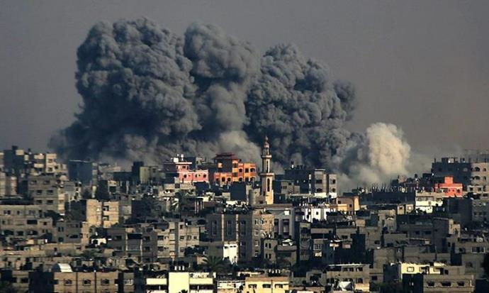 عشرات الشهداء في غارات إسرائيلية على قطاع غزة