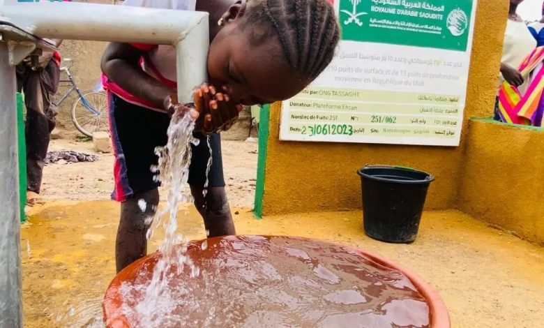 مركز الملك سلمان للإغاثة ينفذ مشروعًا لحفر 265 بئر مياه في مالي