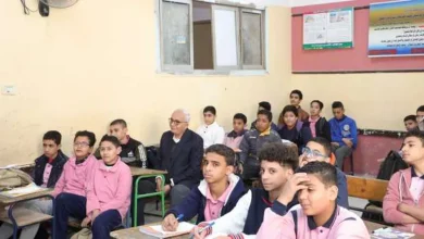 وزير التعليم يجاور الطلاب في مدرسة بالجيزة.. ويحذّرهم من «الغياب»