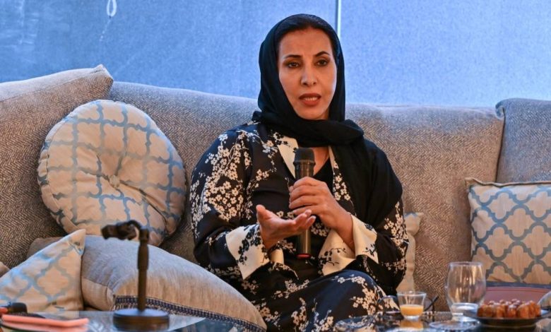 البِشر تتناول تجربة المرأة في الكتابة بصالون المهرة - أخبار السعودية