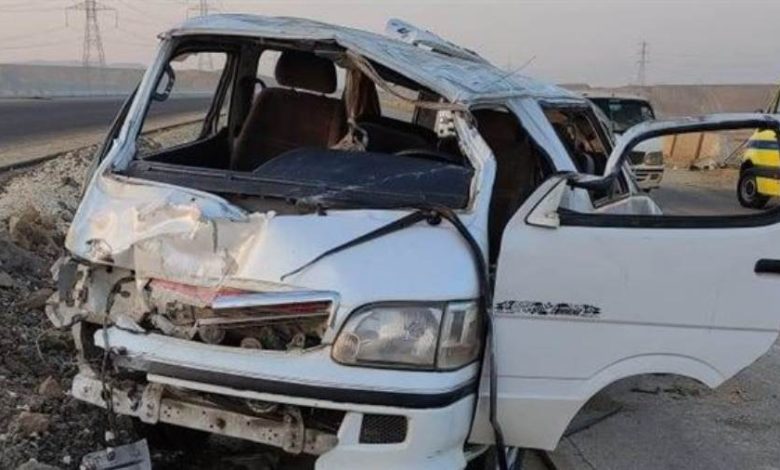 إصابة 11 شخصا في انقلاب سيارة ميكروباص بالمنيا