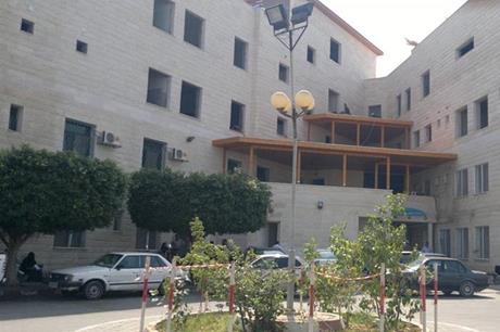 الاحتلال يُطلق النار على مستشفى شهداء الأقصى