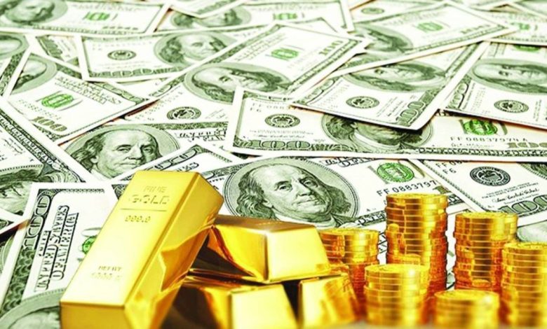 الدولار يعكس اتجاهه الهبوطي ويرتفع… والذهب يتراجع