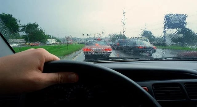 المرور تشدد على أهمية سلامة المركبة قبل القيادة تحت الأجواء الماطرة