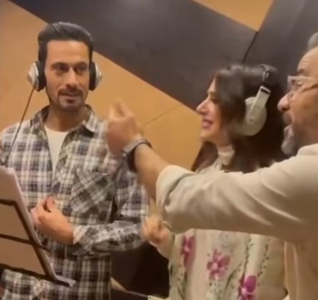 بالفيديو.. أحمد الناصر ينشر مقطع من أغنية بمسرحية قمر الغجر