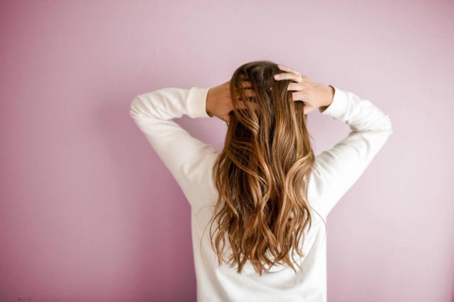 جلسات فعالة لمكافحة تساقط الشعر في عيادات التجميل