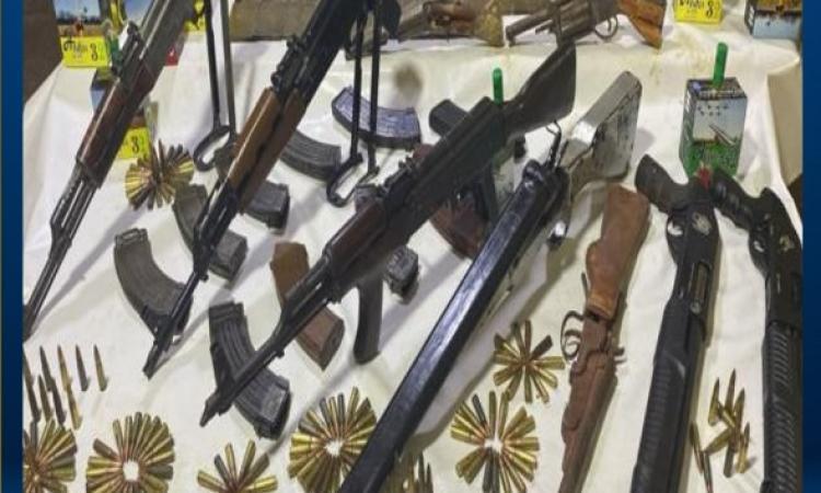 ضبط 3 كيلو مخدرات و4 قطع سلاح ناري بحوزة 10 متهمين خلال حملة أمنية بالدقهلية