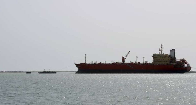ناقلات النفط الكويتية توقف مرورها في البحر الأحمر... موقتاً
