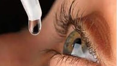 يفضل استخدام قطرات العين التي تحتوي مواد مرطبة خلال شهر من فتح العبوة