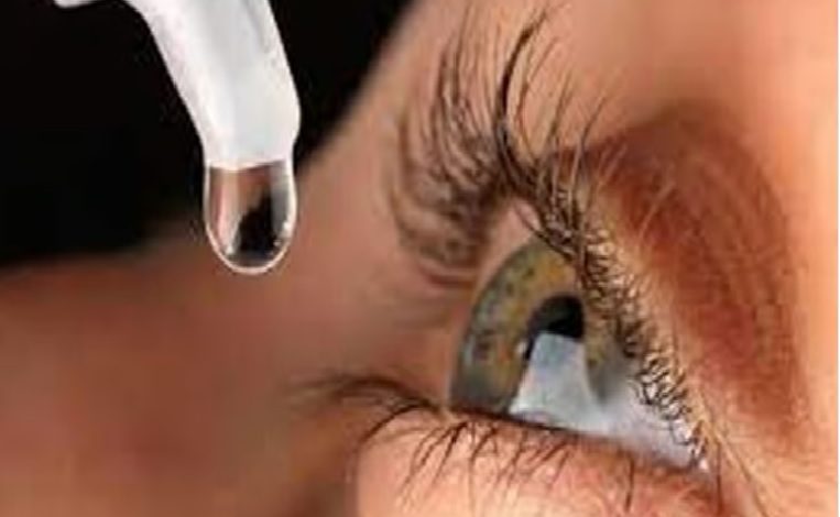 يفضل استخدام قطرات العين التي تحتوي مواد مرطبة خلال شهر من فتح العبوة