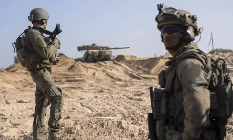أزمة غير مسبوقة.. موقع إسرائيلي: جنود الاحتياط في جيش الاحتلال يبيعون أسلحتهم لكسب بعض المال