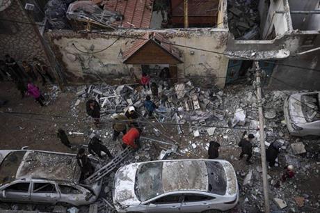 الإعلام الحكومي بغزة يحذّر من كارثة في رفح