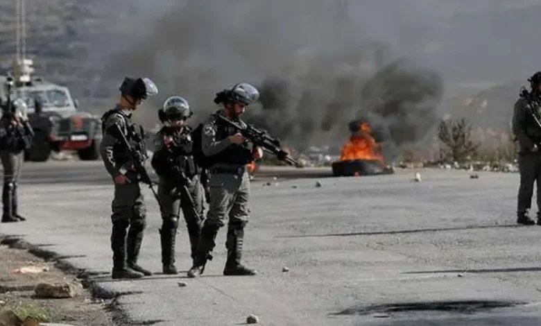 الاحتلال الإسرائيلي يعتقل 12 فلسطينيا في الضفة الغربية