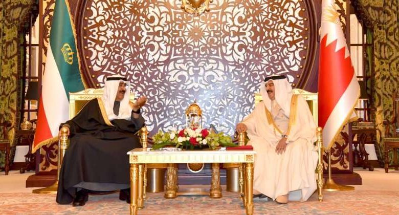 سمو الأمير وملك البحرين يعقدان جلسة المباحثات الرسمية