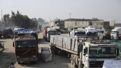 مساعدات قطرية إماراتية تصل العريش تمهيدا لإدخالها إلى غزة